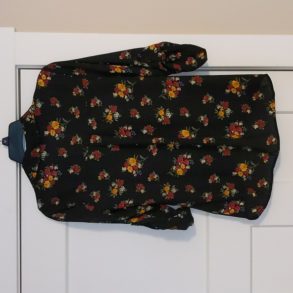 Women's Black/Floral Button Down Top with Cropped Front - Picture 4 of 7